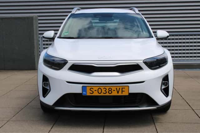 Kia Stonic (2023) thumbnail 3