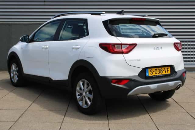 Kia Stonic (2023) thumbnail 5