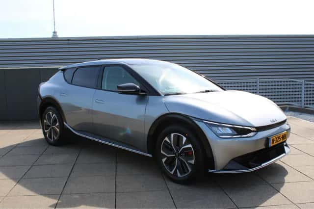 Kia EV6 (2021) thumbnail 2