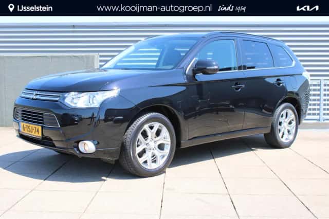 Mitsubishi Outlander (2014) thumbnail 1