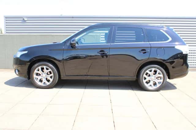 Mitsubishi Outlander (2014) thumbnail 4