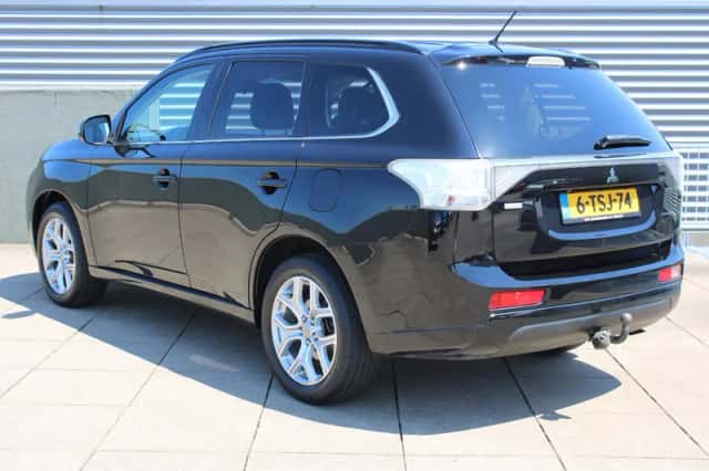 Mitsubishi Outlander (2014) thumbnail 5