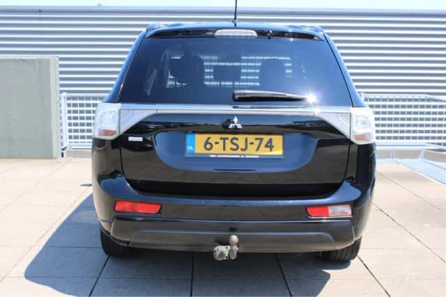 Mitsubishi Outlander (2014) thumbnail 6
