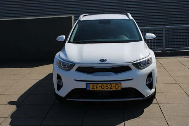 Kia Stonic (2019) thumbnail 3