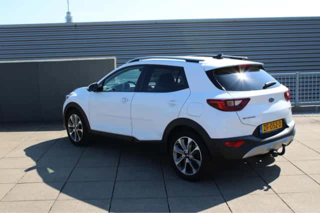 Kia Stonic (2019) thumbnail 5