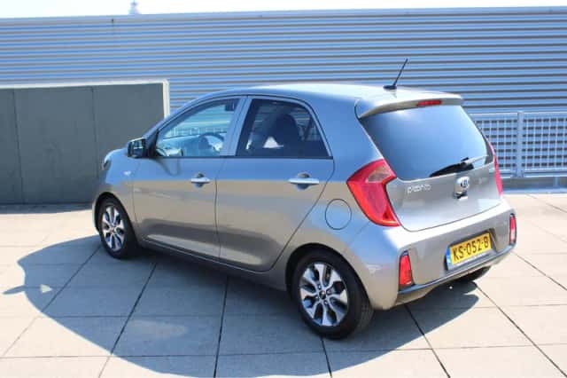 Kia Picanto (2016) thumbnail 5