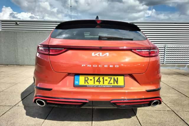 Kia Proceed (2022) thumbnail 3