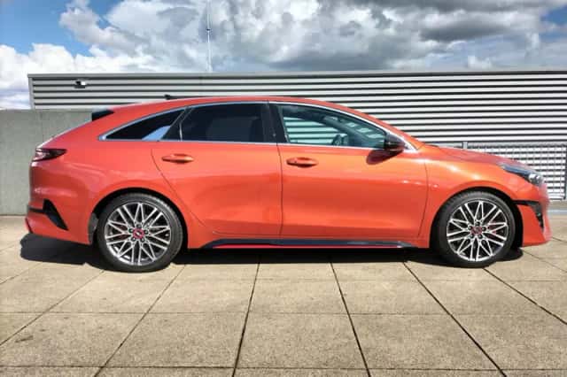 Kia Proceed (2022) thumbnail 4