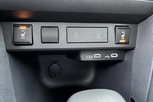 Toyota Yaris Cross (2025) thumbnail 24