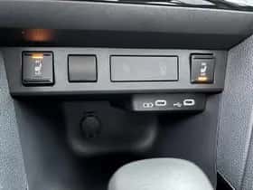 Toyota Yaris Cross (2025) thumbnail 24