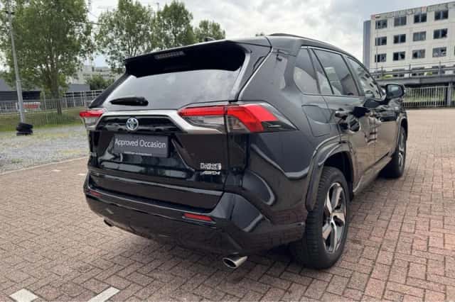 Toyota RAV4 (2023) thumbnail 2