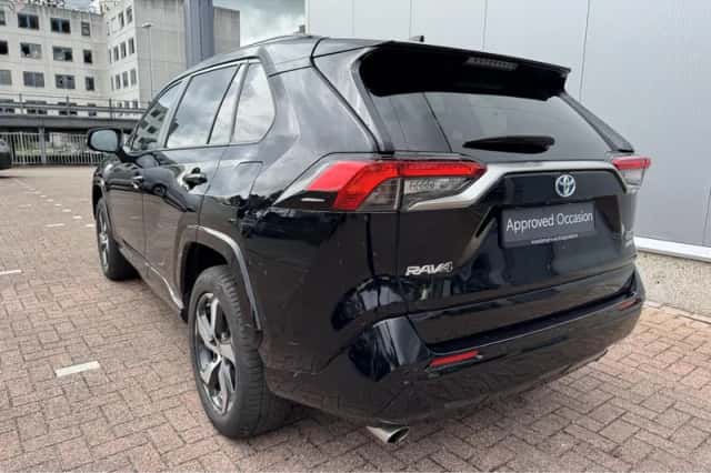 Toyota RAV4 (2023) thumbnail 2