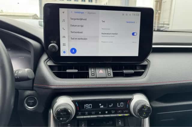 Toyota RAV4 (2023) thumbnail 16