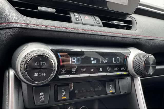 Toyota RAV4 (2023) thumbnail 17