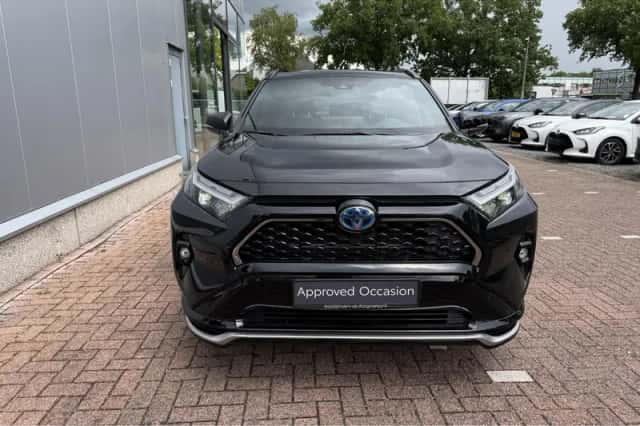 Toyota RAV4 (2023) thumbnail 3