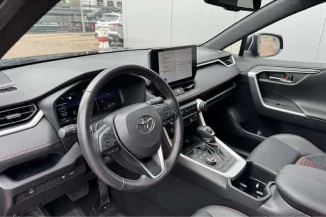 Toyota RAV4 (2023) thumbnail 6