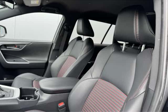 Toyota RAV4 (2023) thumbnail 6
