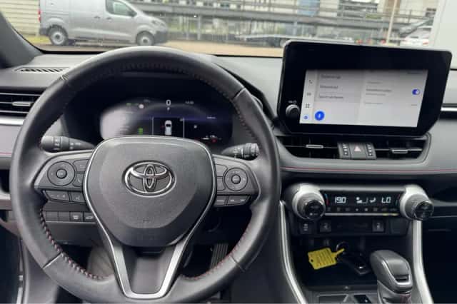 Toyota RAV4 (2023) thumbnail 9