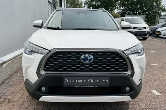 Toyota Corolla (2024) thumbnail 3