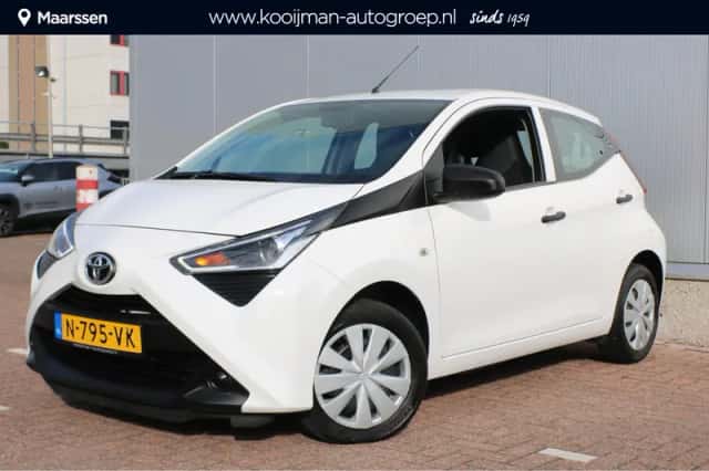 Toyota Aygo (2022) thumbnail 1