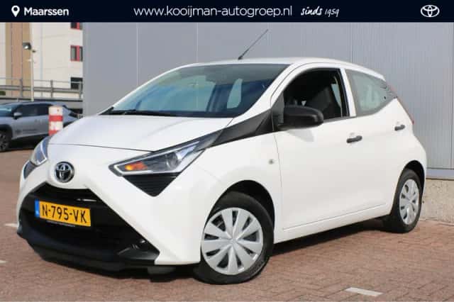Toyota Aygo (2022) thumbnail 1