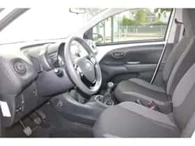 Toyota Aygo (2022) thumbnail 2