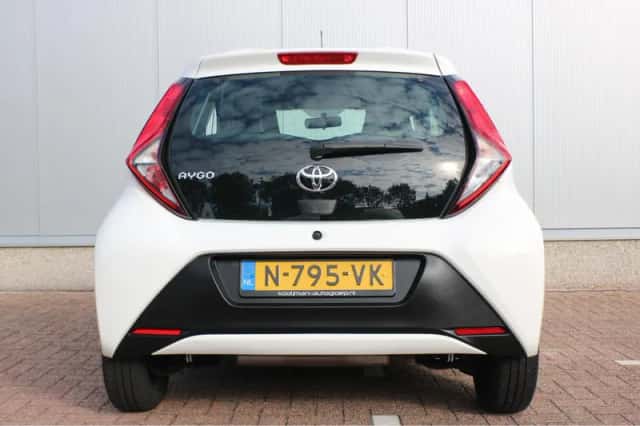 Toyota Aygo (2022) thumbnail 17