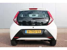 Toyota Aygo (2022) thumbnail 17