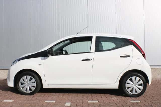 Toyota Aygo (2022) thumbnail 3