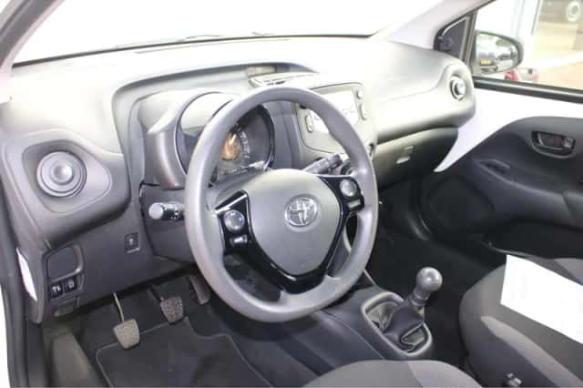 Toyota Aygo (2022) thumbnail 6