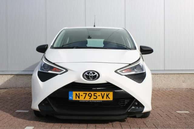 Toyota Aygo (2022) thumbnail 8