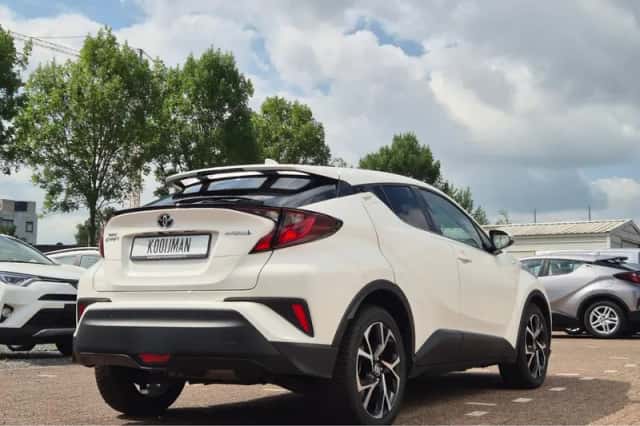 Toyota C-HR (2021) thumbnail 2