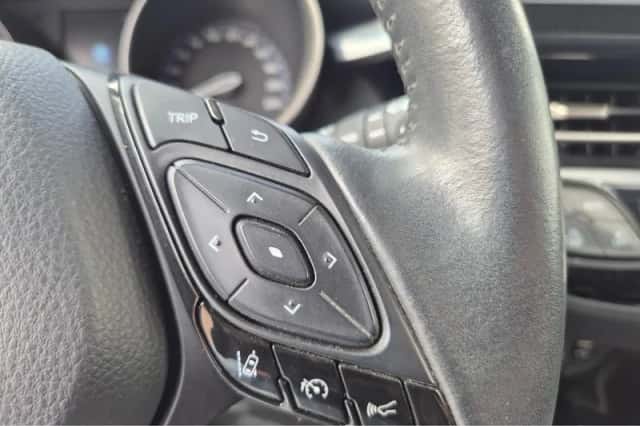 Toyota C-HR (2021) thumbnail 14
