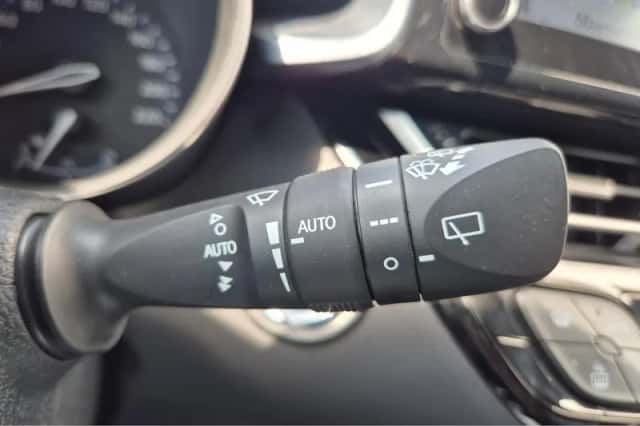 Toyota C-HR (2021) thumbnail 21