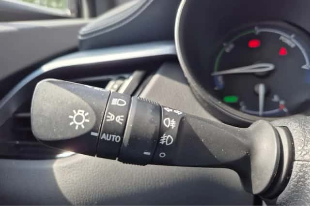 Toyota C-HR (2021) thumbnail 23