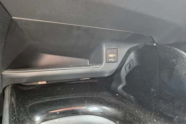 Toyota C-HR (2021) thumbnail 24