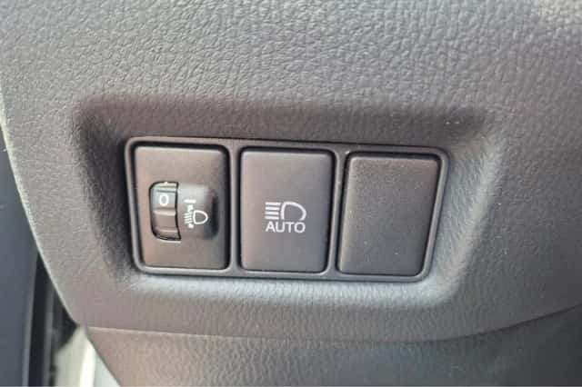 Toyota C-HR (2021) thumbnail 28
