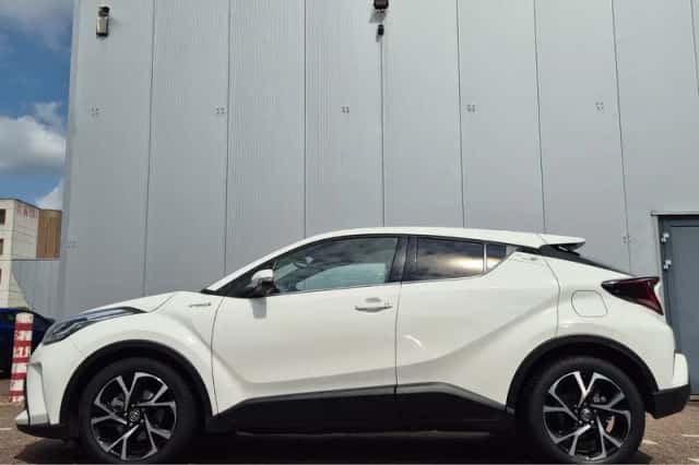 Toyota C-HR (2021) thumbnail 4
