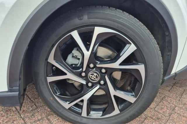 Toyota C-HR (2021) thumbnail 6