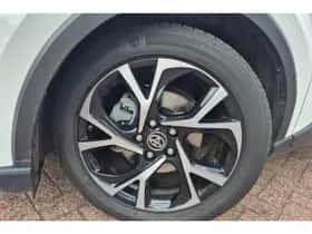 Toyota C-HR (2021) thumbnail 9