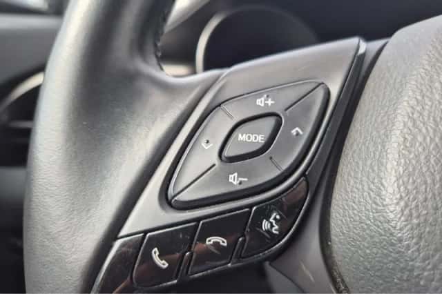 Toyota C-HR (2019) thumbnail 15