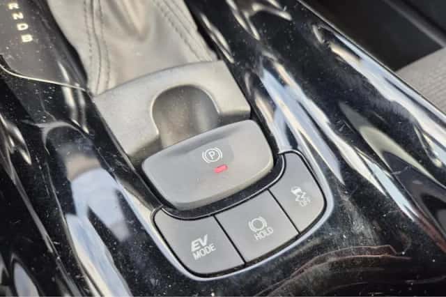 Toyota C-HR (2019) thumbnail 27