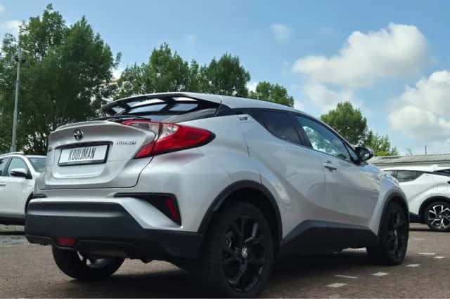 Toyota C-HR (2019) thumbnail 4