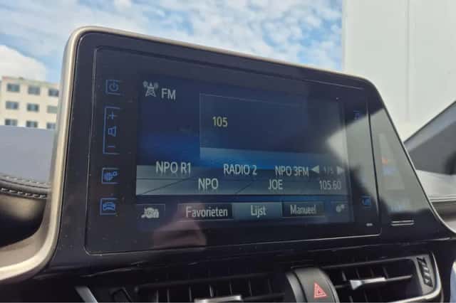 Toyota C-HR (2019) thumbnail 31