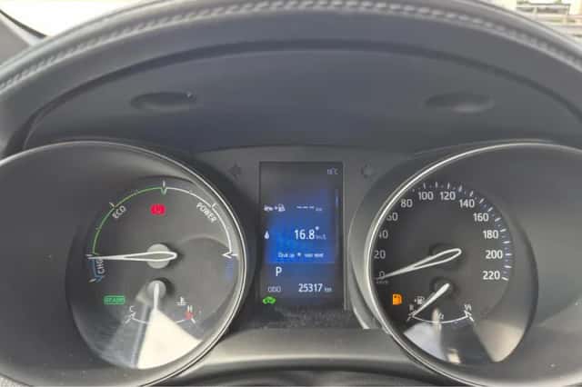 Toyota C-HR (2019) thumbnail 5