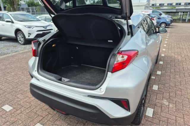 Toyota C-HR (2019) thumbnail 8