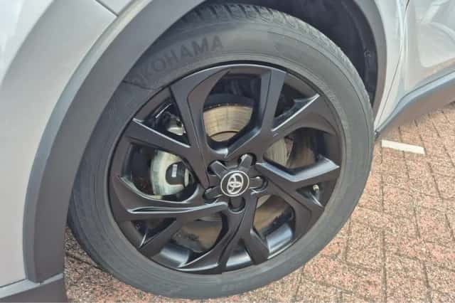 Toyota C-HR (2019) thumbnail 9