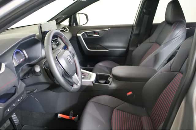 Toyota RAV4 (2025) thumbnail 2