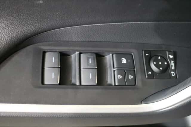 Toyota RAV4 (2025) thumbnail 13