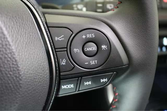 Toyota RAV4 (2025) thumbnail 16